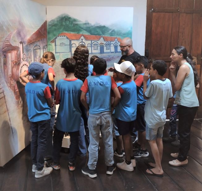 api-modulos/fotos/img/galeria_cat_culturais_493/493/13866/VISITA GUIADA POR GUSTAVO E YURI, ESCOLA MUNICIPAL D. BOSCO, PROF.ROSILANE, 18.09.2026 (14).jpg